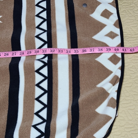 Roman's Western tribal pattern fleece cape poncho size 0X - Picture 11 of 11